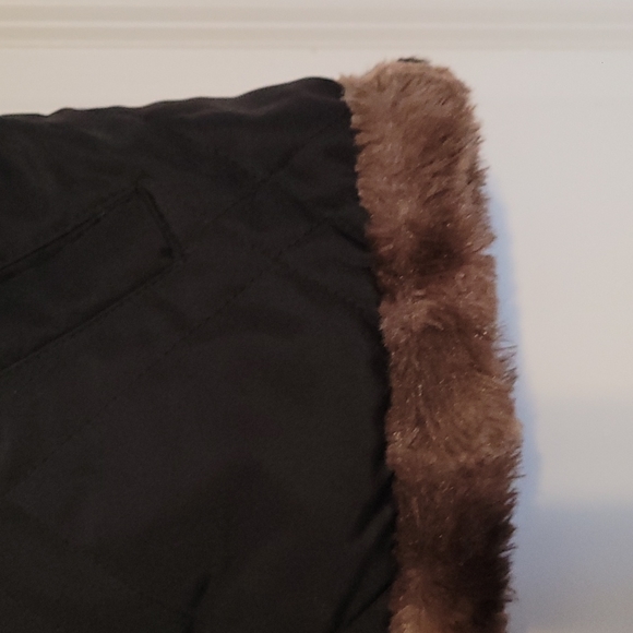 Reversible faux fur vest - Picture 8 of 10